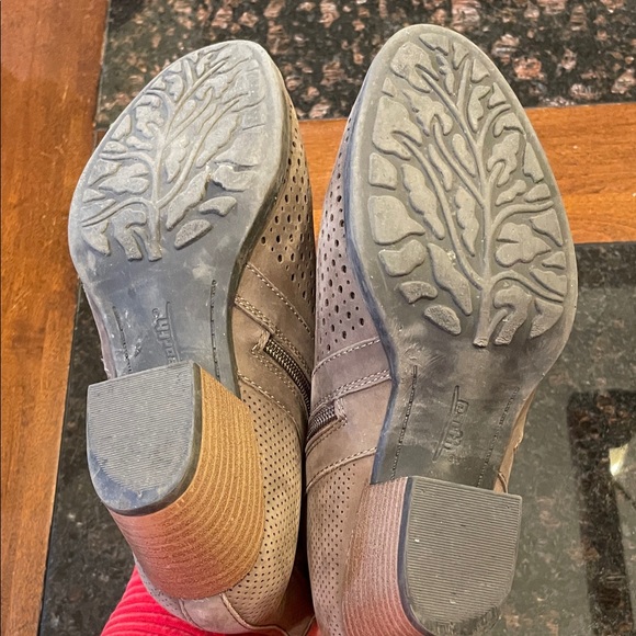 Earth perforated Suede Taupe Booties size 9 - Picture 3 of 7